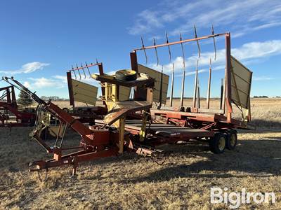 New Holland 1037 Stackliner T/A Small Square Bale Wagon
