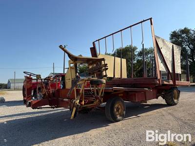 New Holland 1047 StackCruiser Self-Propelled Bale Wagon