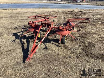 New Holland 163 Hay Tedder