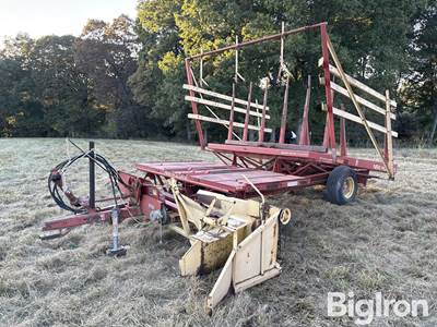 New Holland Stackliner 1003 Small Square Bale Stacker