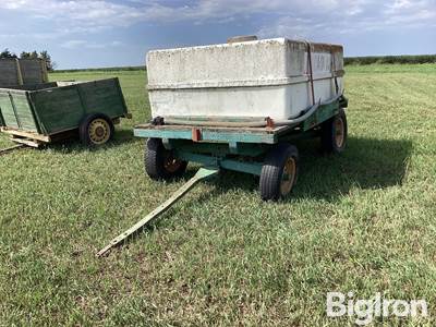 Hay Rack w/950-Gal Water Tank & Pump