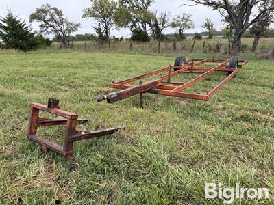 6-Bale Trailer w/Loading Fork
