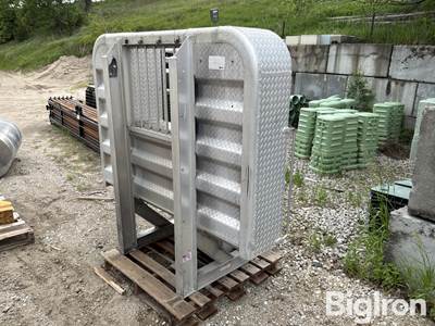 Merritt Headache Rack & Aluminum Saddle Box