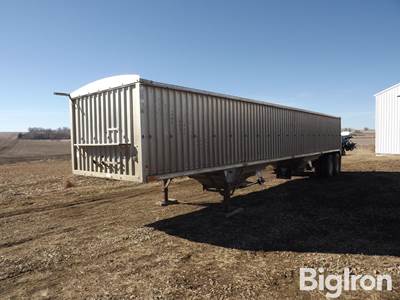 1983 Chamberlin T/A Grain Trailer