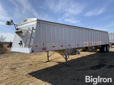 1996 Cornhusker 800 41.11 T/A Grain Trailer
