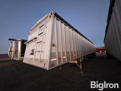 2006 Cornhusker 800 T/A Spread Axle Grain Trailer