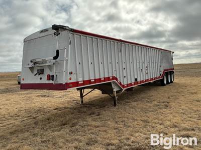 1983 Cornhusker 800 Tri/A Grain Trailer