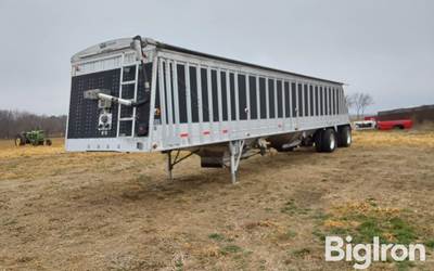 2009 Cornhusker 800 Aluminum T/A Spread Axle Grain Trailer