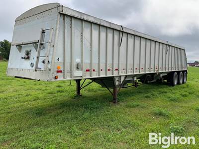 1991 Cornhusker 800 45' Tri/A Grain Trailer
