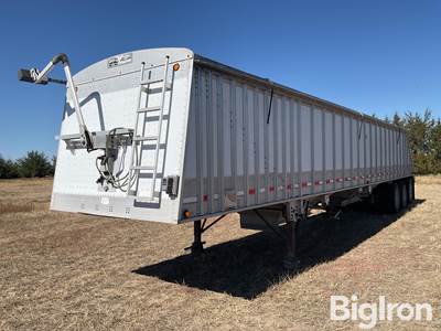 2014 Cornhusker 800 Ultra-Lite Tri/A Hopper Bottom Grain Trailer