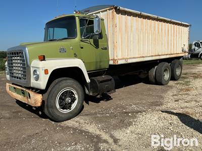 1982 Ford LN800 T/A Grain Truck
