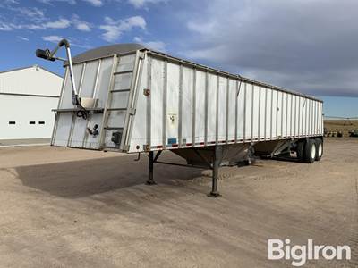 1995 Merritt Aerolite 42’ Double Hopper T/A Grain Trailer