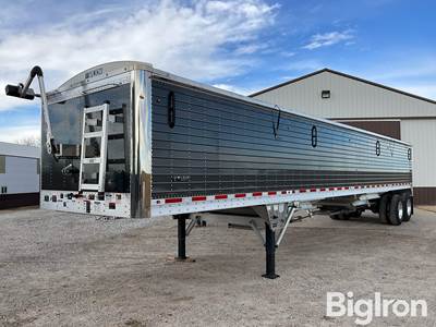 2025 Wilson DWH-750GM PaceSetter 43’ T/A Grain Trailer