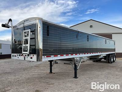 2025 Wilson DWH-750GM PaceSetter 43’ T/A Grain Trailer