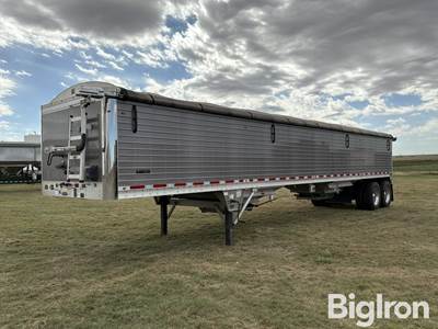 2024 Wilson DWH-750PM PaceSetter T/A Grain Trailer