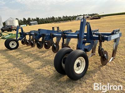 1997 Blu-Jet 3-Pt Sub-Tiller 9-Shank Ripper Plow w/Anhydrous Tubes