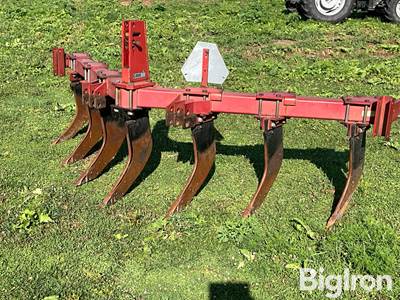 Case IH 10 7-Shank 3-Pt V-Ripper