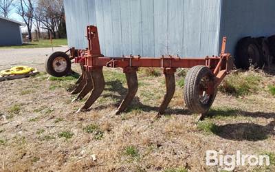 International 10 7-Shank V-Ripper