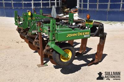 2011 John Deere 2100 5 Shank 3-Pt In-Line Ripper
