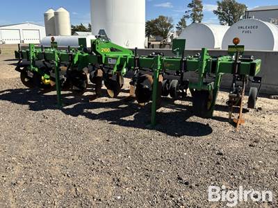 2014 John Deere 2100 Minimum Till Ripper
