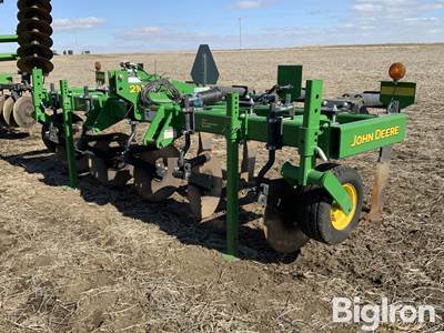 John Deere 2100X 3-Pt. Minimum Till Ripper