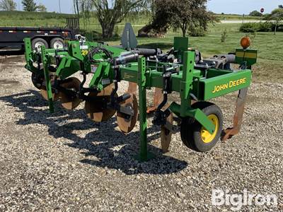 2015 John Deere 2100X 3-Pt 5-Shank In-Line Minimum Till Ripper