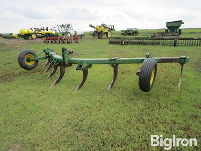 John Deere 900 8 Shank Ripper