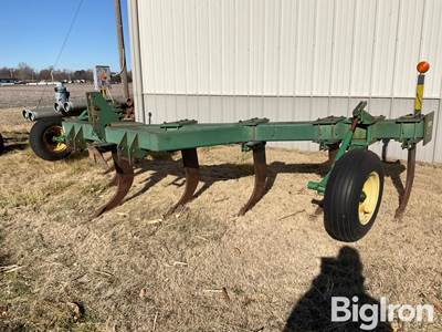 John Deere 915 9-Shank V-Ripper