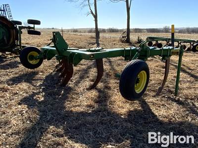 John Deere 915 7-Shank Ripper