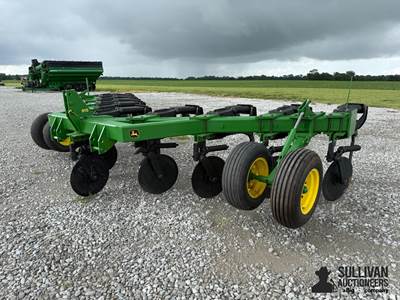John Deere 915 3-Pt 9 Shank V-Ripper