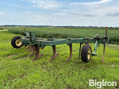 John Deere 915 Ripper