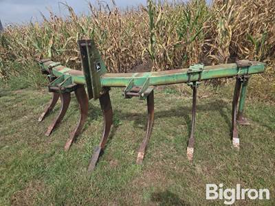 John Deere EO900 3-Pt Ripper