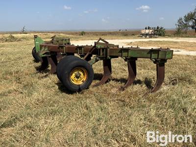 John Deere V Ripper