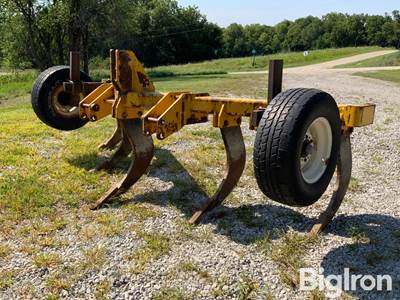 Landoll 3-Pt V-Ripper