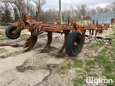 Lindsay 9-Shank 3-Pt V-Ripper W/ Harrow