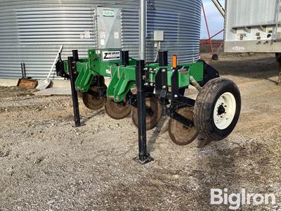 Unverferth Zone-Builder 4-Shank Ripper