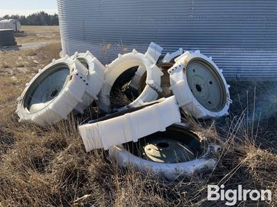 Pivot Poly Tires & Rims