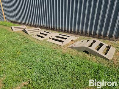Cement Irrigation Pipe Bridges