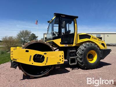 2018 BOMAG BW 211 PDH-5 Self-Propelled Vibratory Packer