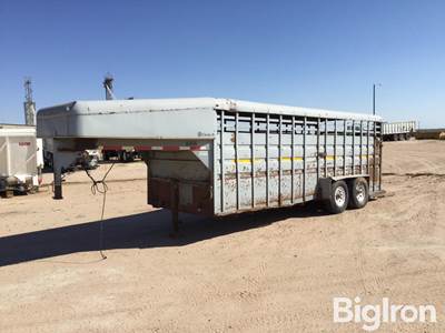 1995 Circle D 6820GNST T/A Gooseneck Livestock Trailer