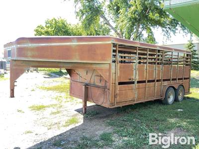 1989 Circle D 718GNST T/A Gooseneck Livestock Trailer