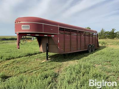 1986 Delta 31' T/A Gooseneck Livestock Trailer