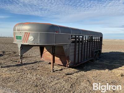 1986 Kiefer Built T/A Gooseneck Livestock Trailer