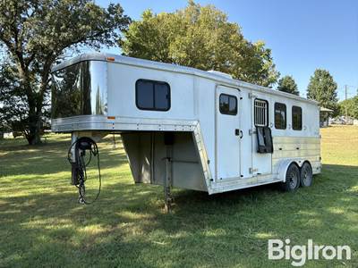 2004 Kiefer Built Genesis X-3 T/A Horse Trailer w/3 Stall & Tack Room