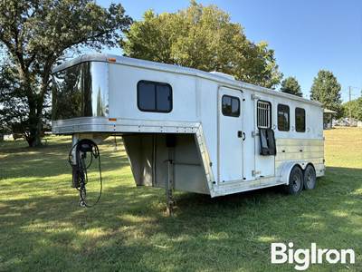 2004 Kiefer Built Genesis X-3 T/A Horse Trailer w/3 Stall & Tack Room