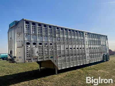 1994 Merrit T/A Aluminum Livestock Trailer