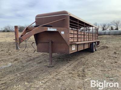 1979 Neckover T/A 24' Livestock Trailer