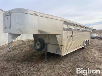 1992 Sooner T/A Gooseneck Livestock Trailer