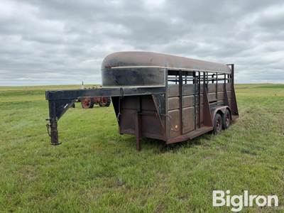 1980 S&S 5x16 T/A Livestock Trailer
