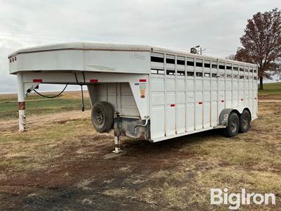 1999 Titan 20’ Gooseneck T/A Livestock Trailer
